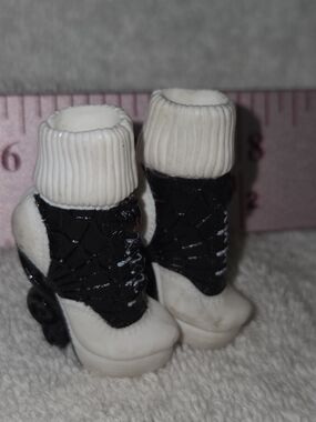 Mattel Monster High Operetta First Wave Black and White Boots for Dolls